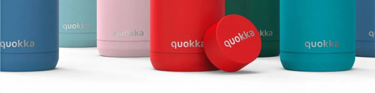 Quokka Umi – 720 ml nerūdijančio plieno termo puodelis su šiaudeliu ir silikoniniu pagrindu (roožinė/mėlyna)