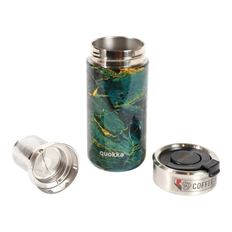 Quokka Boost Coffee Tumbler – nerūdijančio plieno termo puodelis su sieteliu 400 ml (Greenstone)