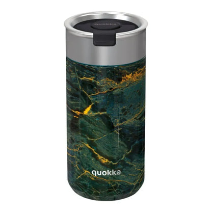 Quokka Boost Coffee Tumbler – nerūdijančio plieno termo puodelis su sieteliu 400 ml (Greenstone)