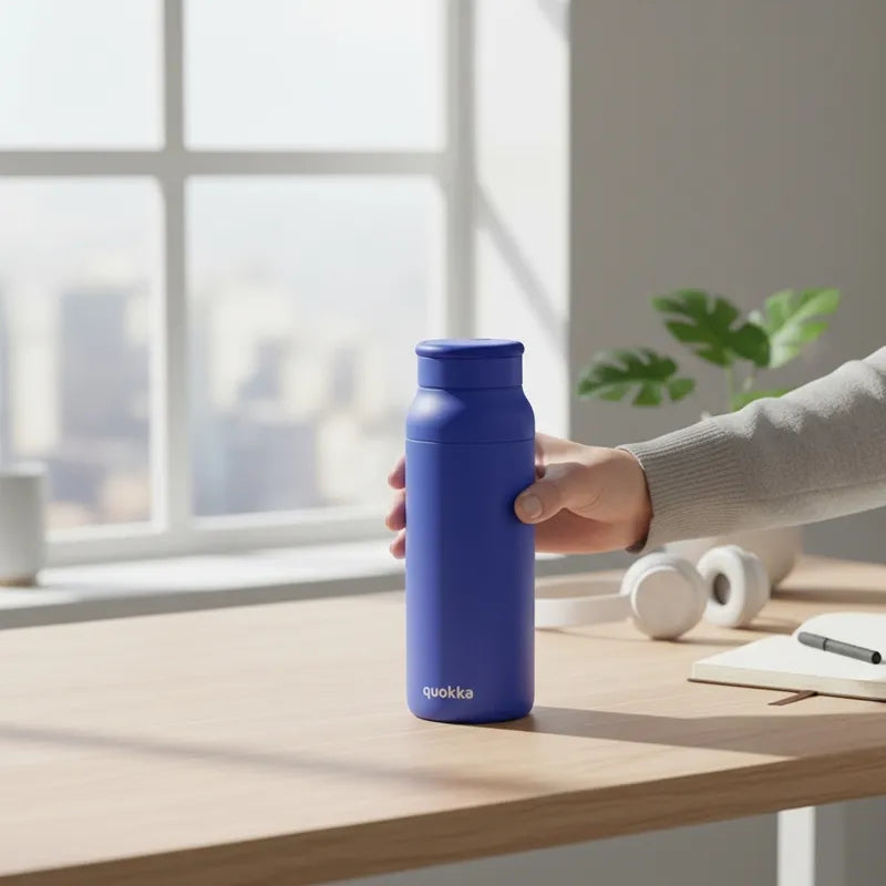 Quokka Echo – 690 ml nerūdijančio plieno gertuvė su silikonine rankena (mėlyna)