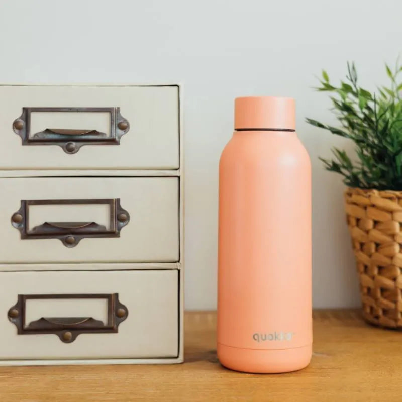 Quokka Solid – nerūdijančio plieno termo gertuvė 510 ml (Pastel Peach)