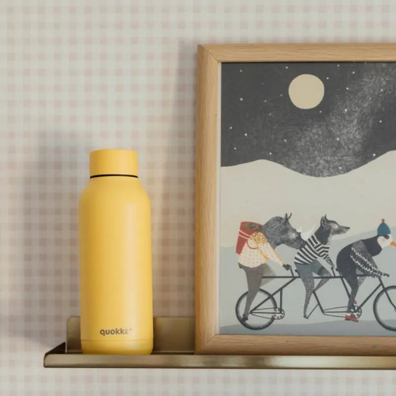 Quokka Solid – nerūdijančio plieno termo gertuvė, 510 ml (švelniai geltona)