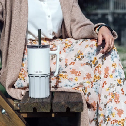 Quokka Umi – nerūdijančio plieno termopuodelis, 720 ml, su šiaudeliu ir silikoniniu pagrindu (dramblio kaulo spalva)
