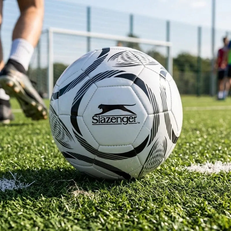 Slazenger – 32-panelis treniruočių futbolo kamuolys, 5 dydis (baltas/juodas)