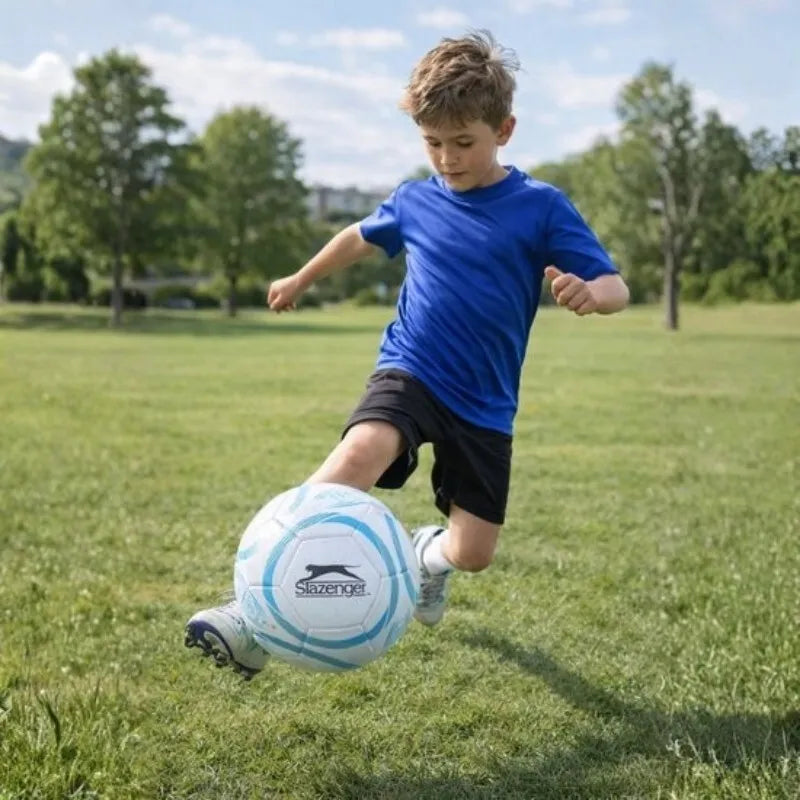 Slazenger - 32 panelių futbolo kamuolys, 5 dydis (baltas/mėlynas)